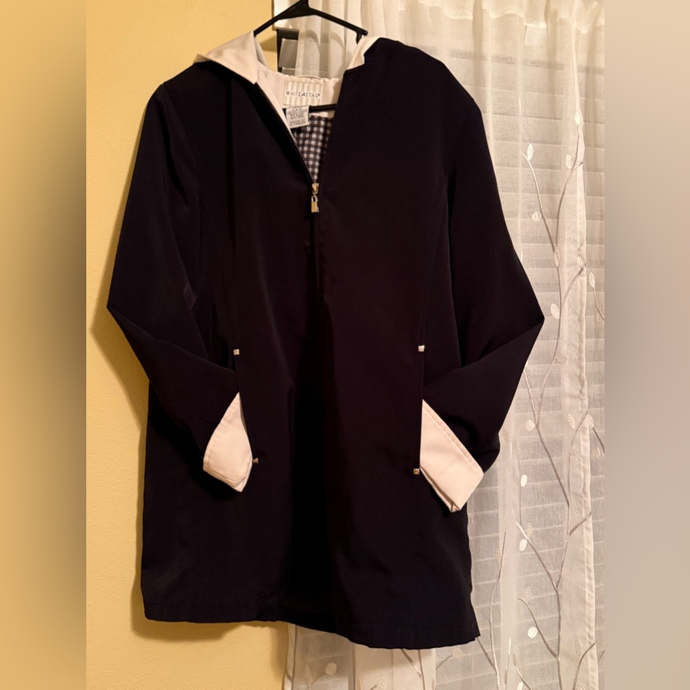 3 season mid-jacket. Water repellent by White Stag. Black & white